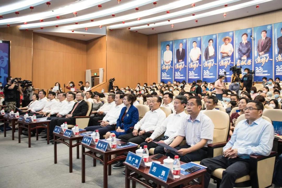 全国科技工作者日，安恒信息董事长范渊获“十佳科技追梦人”奖项